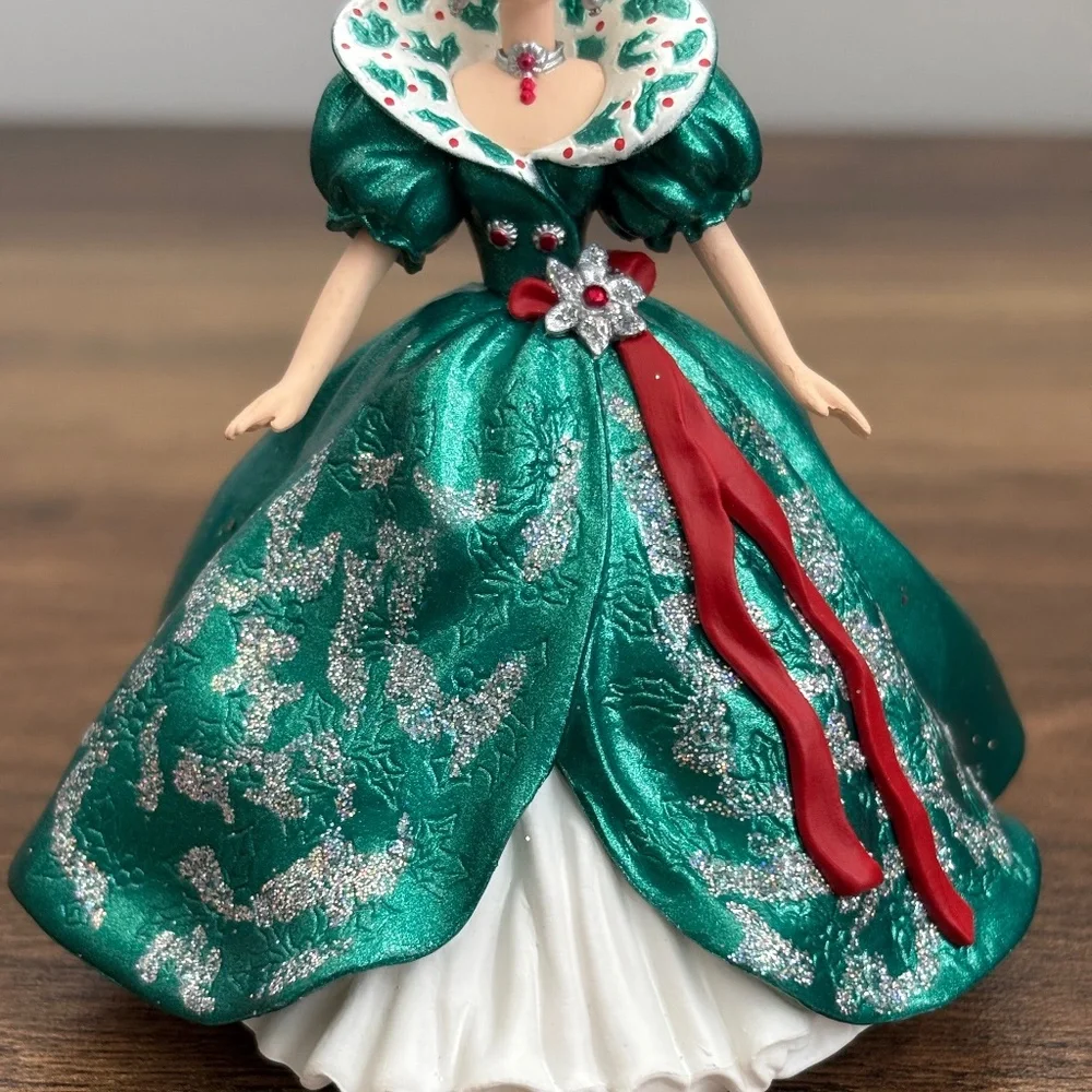 VINTAGE Hallmark Keepsake Christmas Ornament Green HOLIDAY BARBIE Mattel 1995